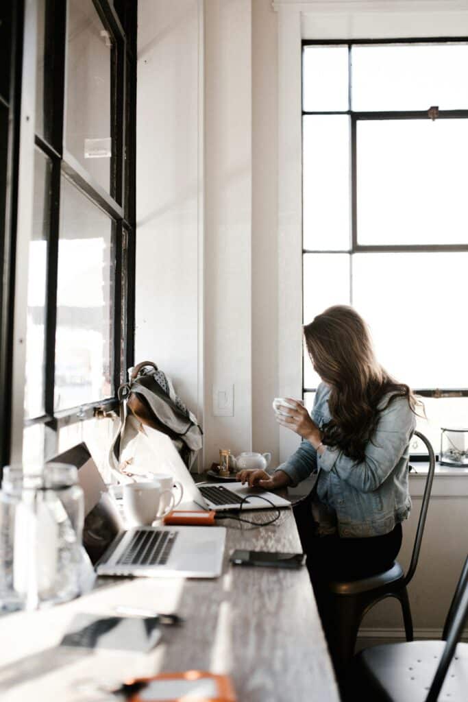 Entrepreneur-on-laptop-drinking-cofee